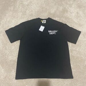 Black gallery dept tee size large never worn.